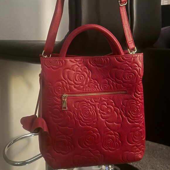 Ladies Elegant Flower Embossed Handbag - Picture 3 of 7